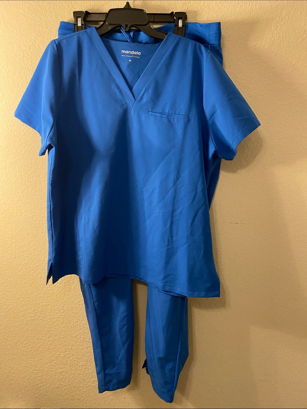 Mandala Men's V-Neck Scrub Set in Royal Blue